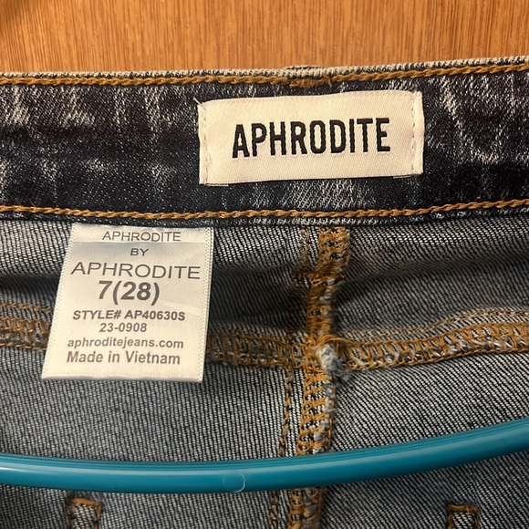 Destroyed Denim Jeans !! Recently purchased, highly sought after style worn 2x’s - Picture 4 of 4